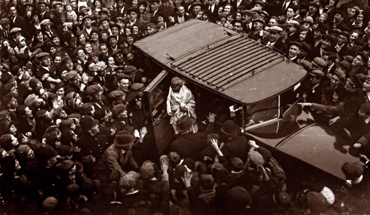 Mahatma Gandhi — Historical Photograph 11