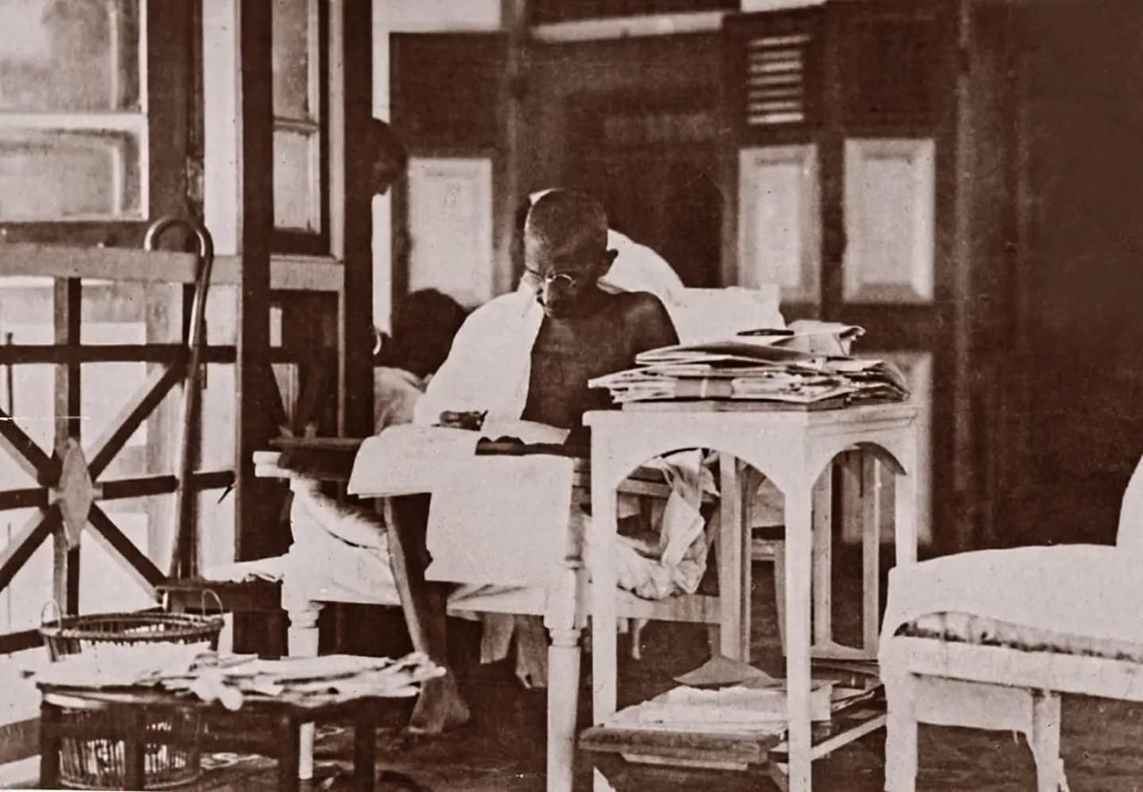 Mahatma Gandhi — Historical Photograph 14