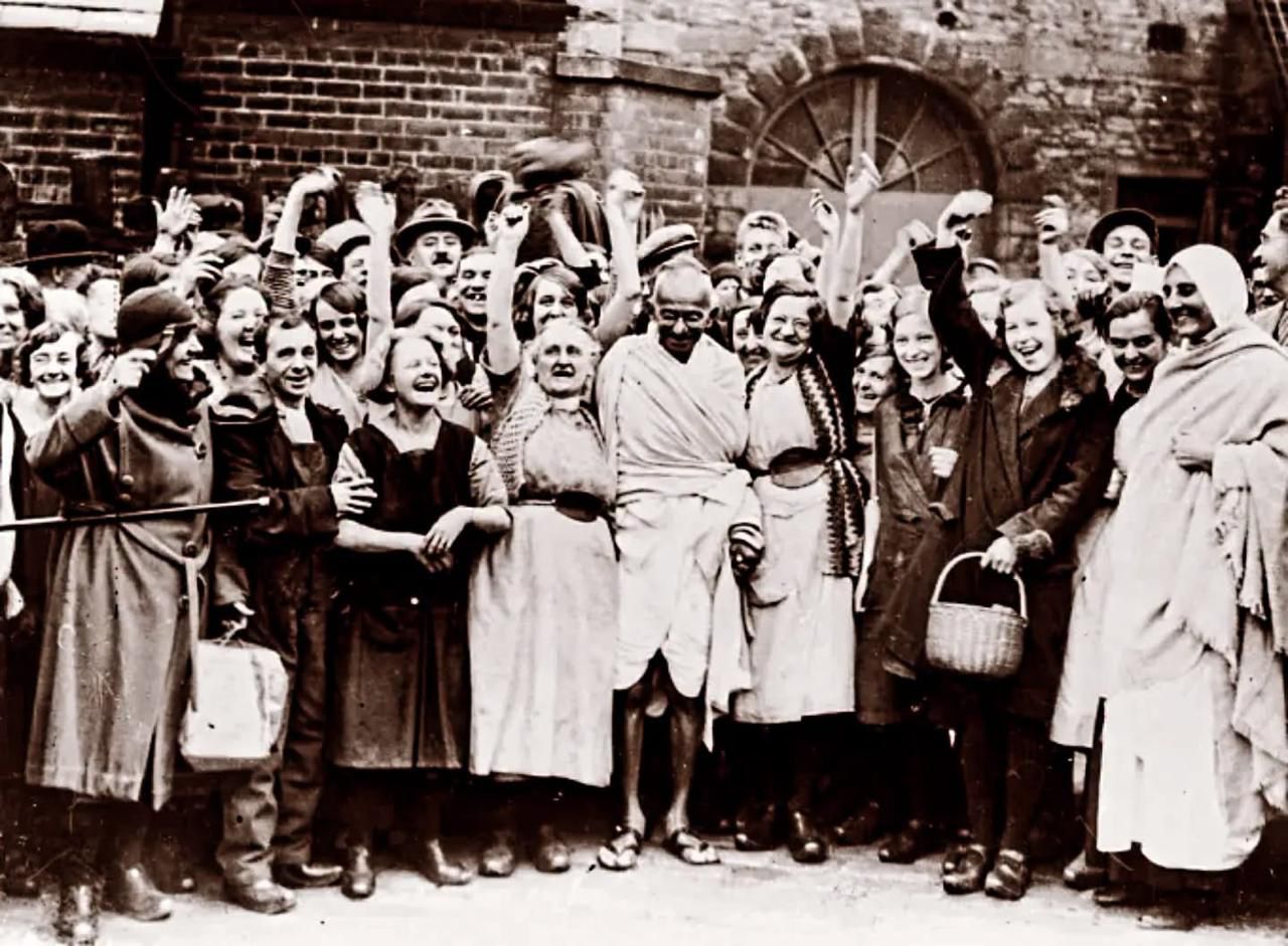 Mahatma Gandhi — Historical Photograph 18
