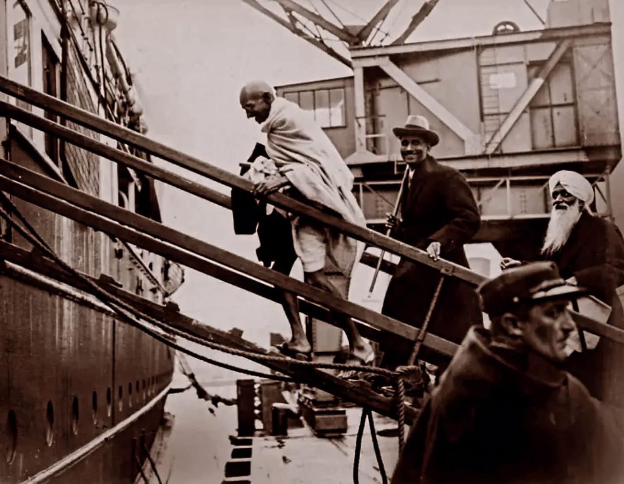Mahatma Gandhi — Historical Photograph 6
