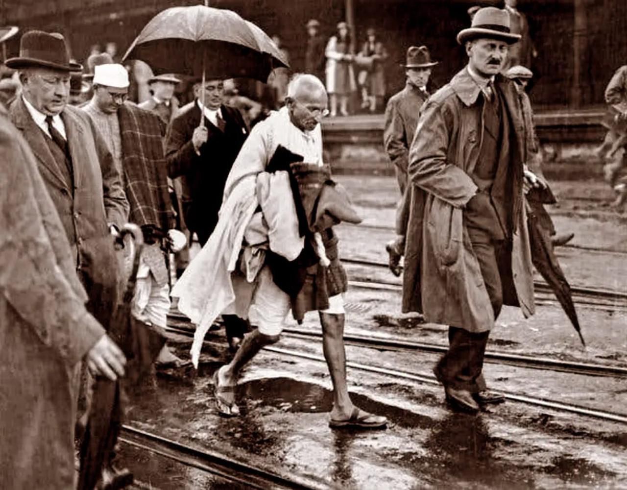 Mahatma Gandhi — Historical Photograph 7