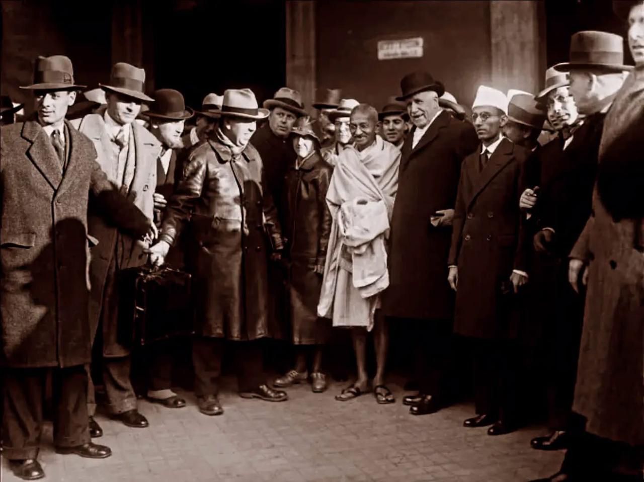 Mahatma Gandhi — Historical Photograph 9